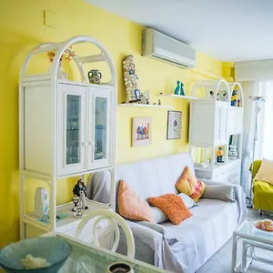apt-acogedor-apartamento-en-primera-linea-de-playa.top-hotels-tarragona.com/